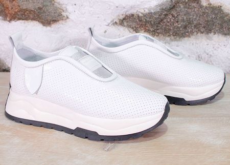 Дамски спортни обувки в бяло - Модел Диадора.