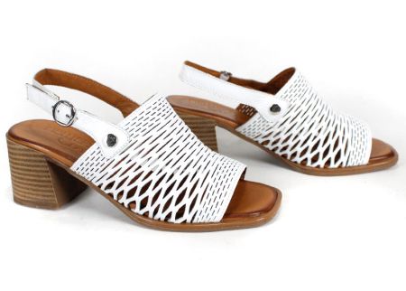 Дамски сандали Solea с мрежеста перфорация и бял цвят – изглед в профил