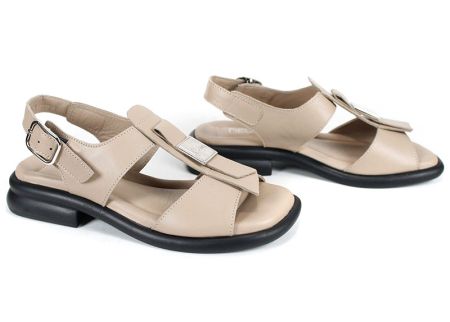 Дамски сандали Ravena Blanka от естествена кожа в визон цвят, с метален аксесоар, черно ниско ходило и катарама