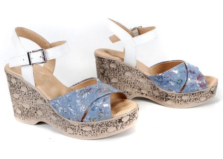 Дамски сандали Flora Rise – син флорален принт, бяла кожа и висока платформа