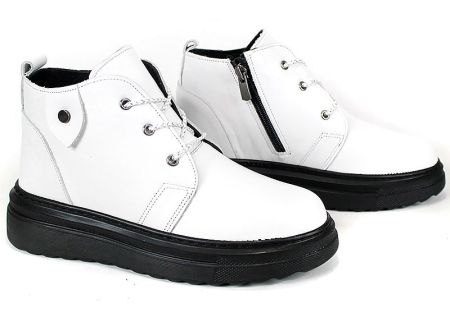 Дамски зимни кларкове Winter Glossy Clarks от бяла кожа с черно ходило