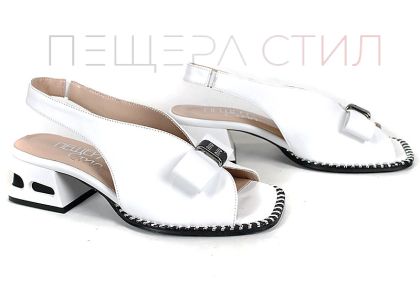 бели дамски сандали Lucia Forte от естествена кожа с панделка и геометричен ток