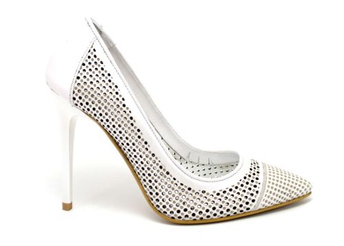 Pantofi pentru femei eleganti, cu perforati fină în alb perla 2022 B