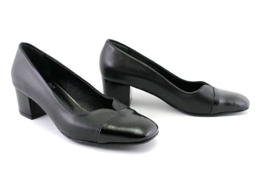 Pantofi de damă de culoare neagră, model Julia.