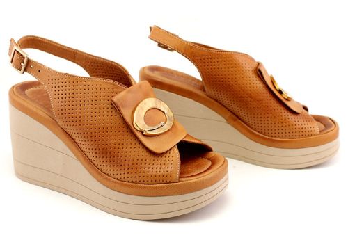 Sandale dama din piele naturala maro deschis - model Finesse.