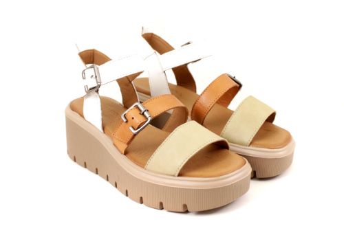 Дамски многоцветни сандали в светло кафяво и бяло - Модел Фелиция