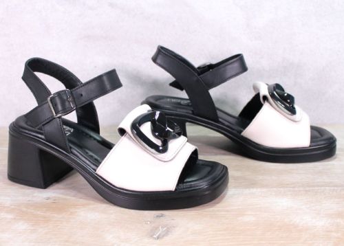 Дамски сандали на нисък ток от естествена кожа в черно и бежово - модел 1114chbj132