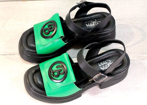 Дамски сандали от естествена кожа в черно и зелено, модел Камелия.