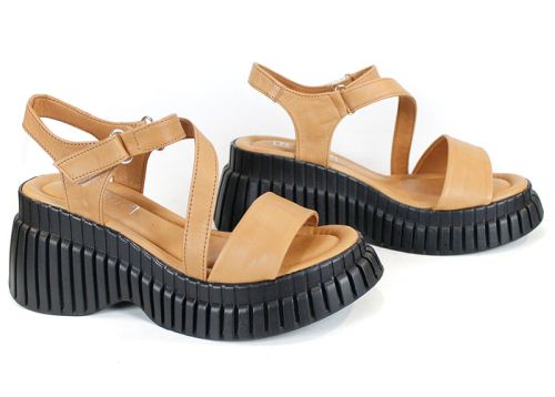 дамски сандали Сиена от естествена кожа с висока черна платформа