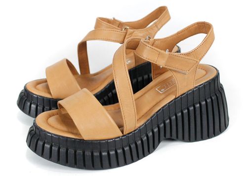 дамски сандали Сиена от естествена кожа с висока черна платформа