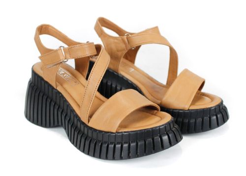 дамски сандали Сиена от естествена кожа с висока черна платформа