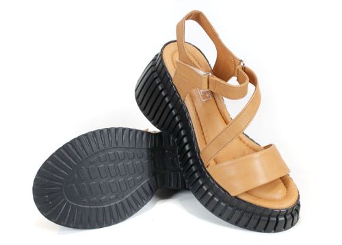 дамски сандали Сиена от естествена кожа с висока черна платформа