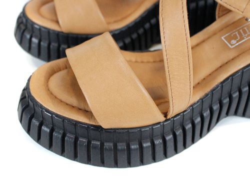 дамски сандали Сиена от естествена кожа с висока черна платформа