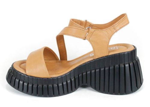 дамски сандали Сиена от естествена кожа с висока черна платформа