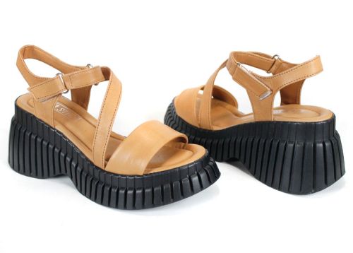 дамски сандали Сиена от естествена кожа с висока черна платформа