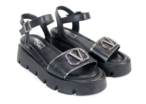 дамски сандали Noir Tempo от естествена кожа в черно с платинени елементи и средна платформа