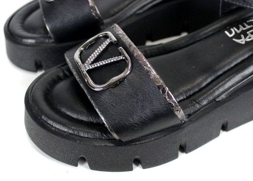 дамски сандали Noir Tempo от естествена кожа в черно с платинени елементи и средна платформа