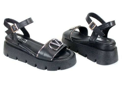 дамски сандали Noir Tempo от естествена кожа в черно с платинени елементи и средна платформа