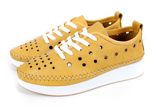 Дамски летни обувки Magia Notturna от жълта естествена кожа с перфорации