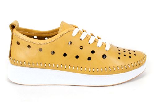 Дамски летни обувки Magia Notturna от жълта естествена кожа с перфорации