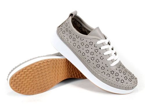 дамски летни обувки Magia Fiore от естествена кожа с перфорация и бяло гъвкаво ходило