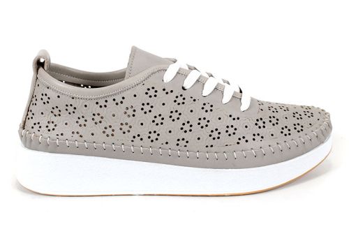 дамски летни обувки Magia Fiore от естествена кожа с перфорация и бяло гъвкаво ходило