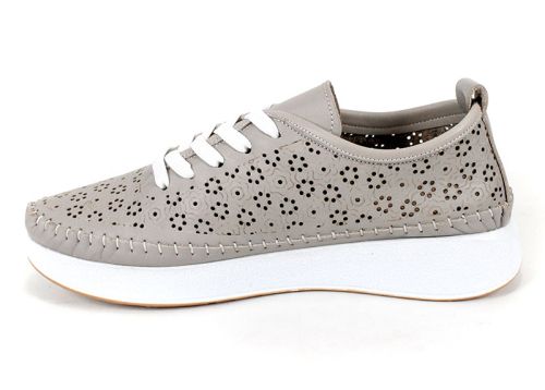 дамски летни обувки Magia Fiore от естествена кожа с перфорация и бяло гъвкаво ходило