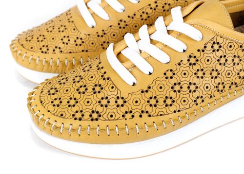 Дамски обувки Magia Fiore от естествена кожа в жълт цвят с флорална перфорация