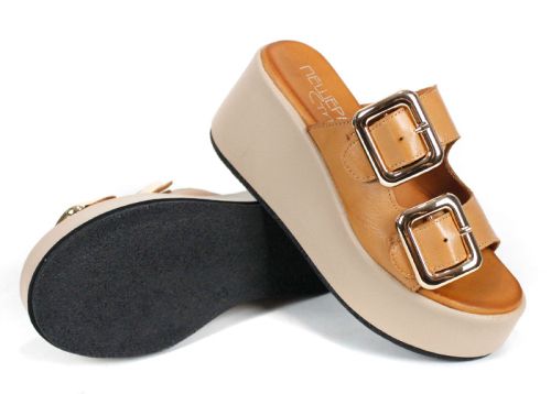 Дамски чехли от естествена кожа Caffè Leggero с катарами и платформа