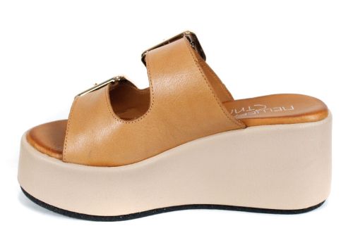 Дамски чехли от естествена кожа Caffè Leggero с катарами и платформа