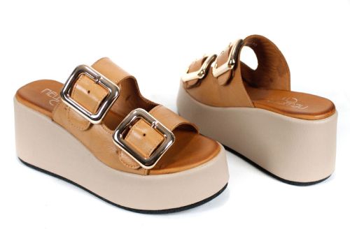 Дамски чехли от естествена кожа Caffè Leggero с катарами и платформа