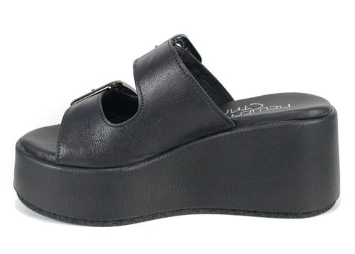 Дамски черни чехли Caffè Leggero от естествена кожа с катарами и платформа