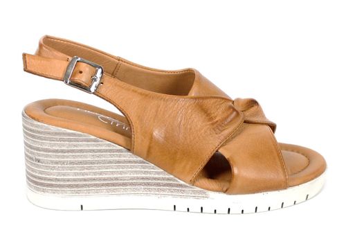 Дамски сандали от естествена кожа на клин ходило в светло кафяво - модел Валета