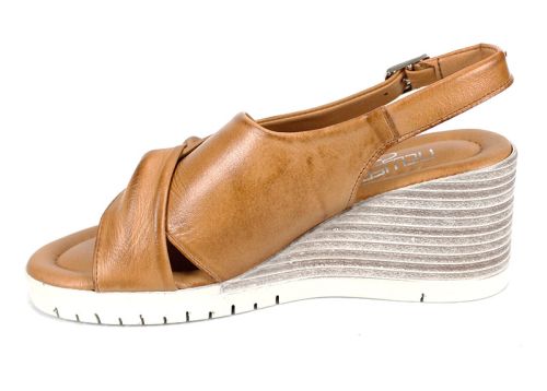 Дамски сандали от естествена кожа на клин ходило в светло кафяво - модел Валета