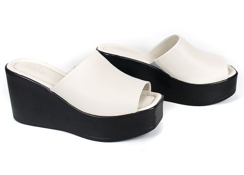 Дамско сабо Magia Notturna от естествена кожа в бежов цвят с висока черна платформа