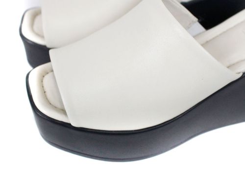 Дамско сабо Magia Notturna от естествена кожа в бежов цвят с висока черна платформа