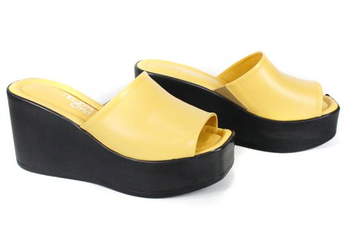 Дамско сабо Magia Notturna жълт цвят – естествена кожа и черна платформа