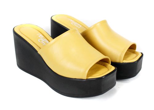 Дамско сабо Magia Notturna жълт цвят – естествена кожа и черна платформа