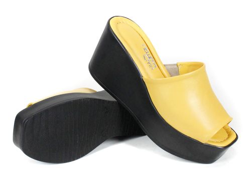 Дамско сабо Magia Notturna жълт цвят – естествена кожа и черна платформа