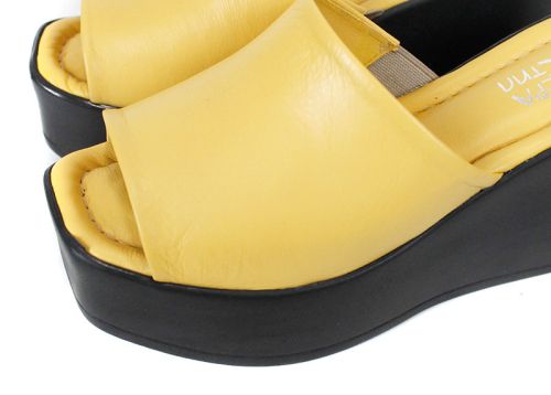 Дамско сабо Magia Notturna жълт цвят – естествена кожа и черна платформа