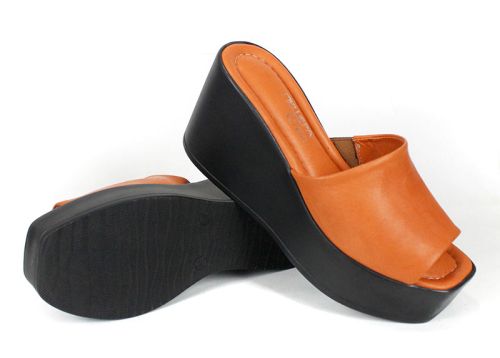 дамско сабо Magia Notturna керемиденокафяво естествена кожа с висока черна платформа