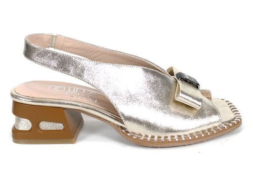 дамски златисти сандали от естествена кожа с отворена пета модел Lucia Forte