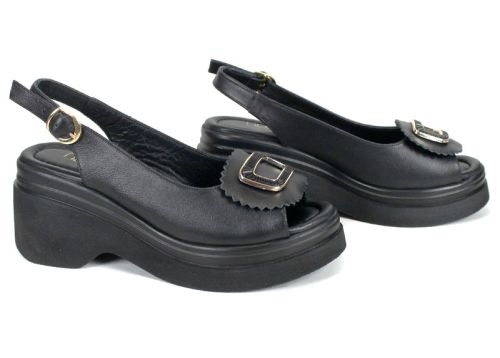 Дамски сандали Velura Alto от черна естествена кожа с платформа и ефектен аксесоар