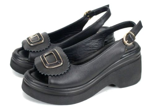 Дамски сандали Velura Alto от черна естествена кожа с платформа и ефектен аксесоар