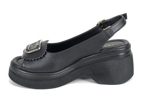 Дамски сандали Velura Alto от черна естествена кожа с платформа и ефектен аксесоар