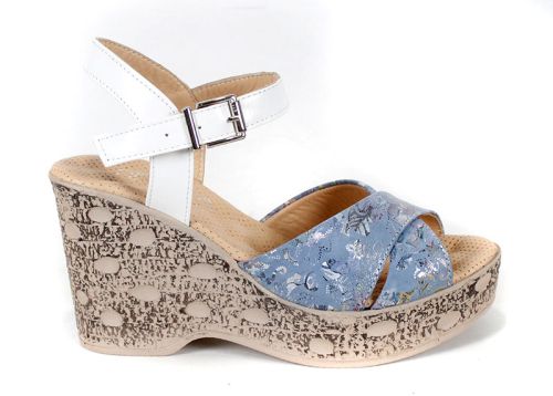 Дамски сандали Flora Rise – син флорален принт, бяла кожа и висока платформа