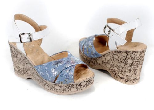 Дамски сандали Flora Rise – син флорален принт, бяла кожа и висока платформа