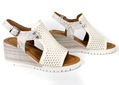 Дамски сандали Luna Clara от естествена кожа – бежови с принт и перфорация, на платформа