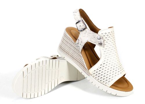 Дамски сандали Luna Clara от естествена кожа – бежови с принт и перфорация, на платформа