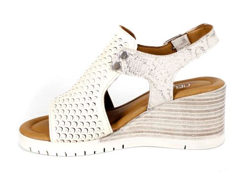 Дамски сандали Luna Clara от естествена кожа – бежови с принт и перфорация, на платформа